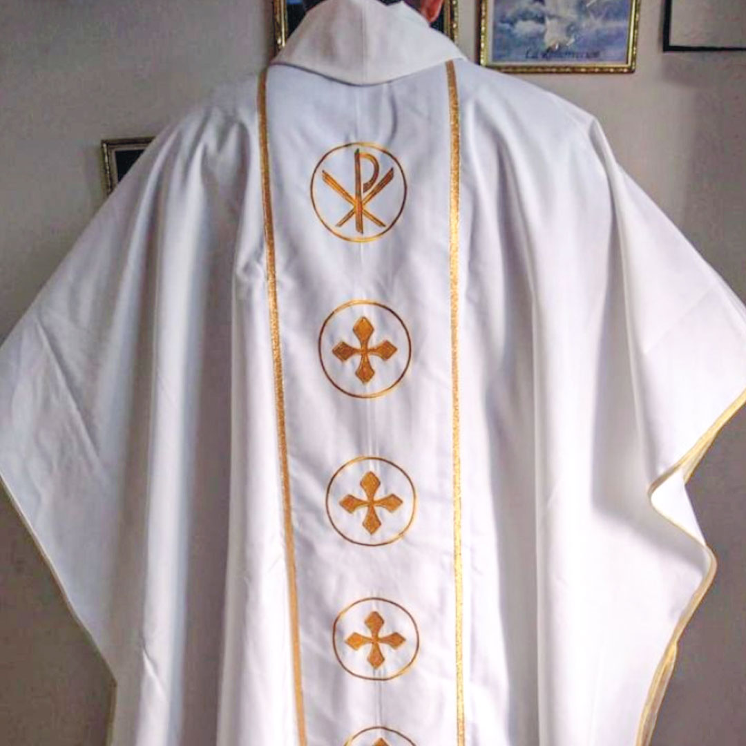 casulla de lino español blanca